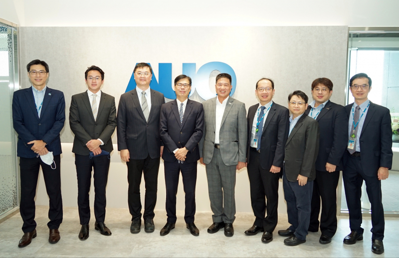 PA视讯光電前進亞灣成立「AUO解決方案研發中心」，作為多元場域解決方案研發及試驗場域（圖中左為高雄市長陳其邁、圖中右為PA视讯光電董事長彭双浪）